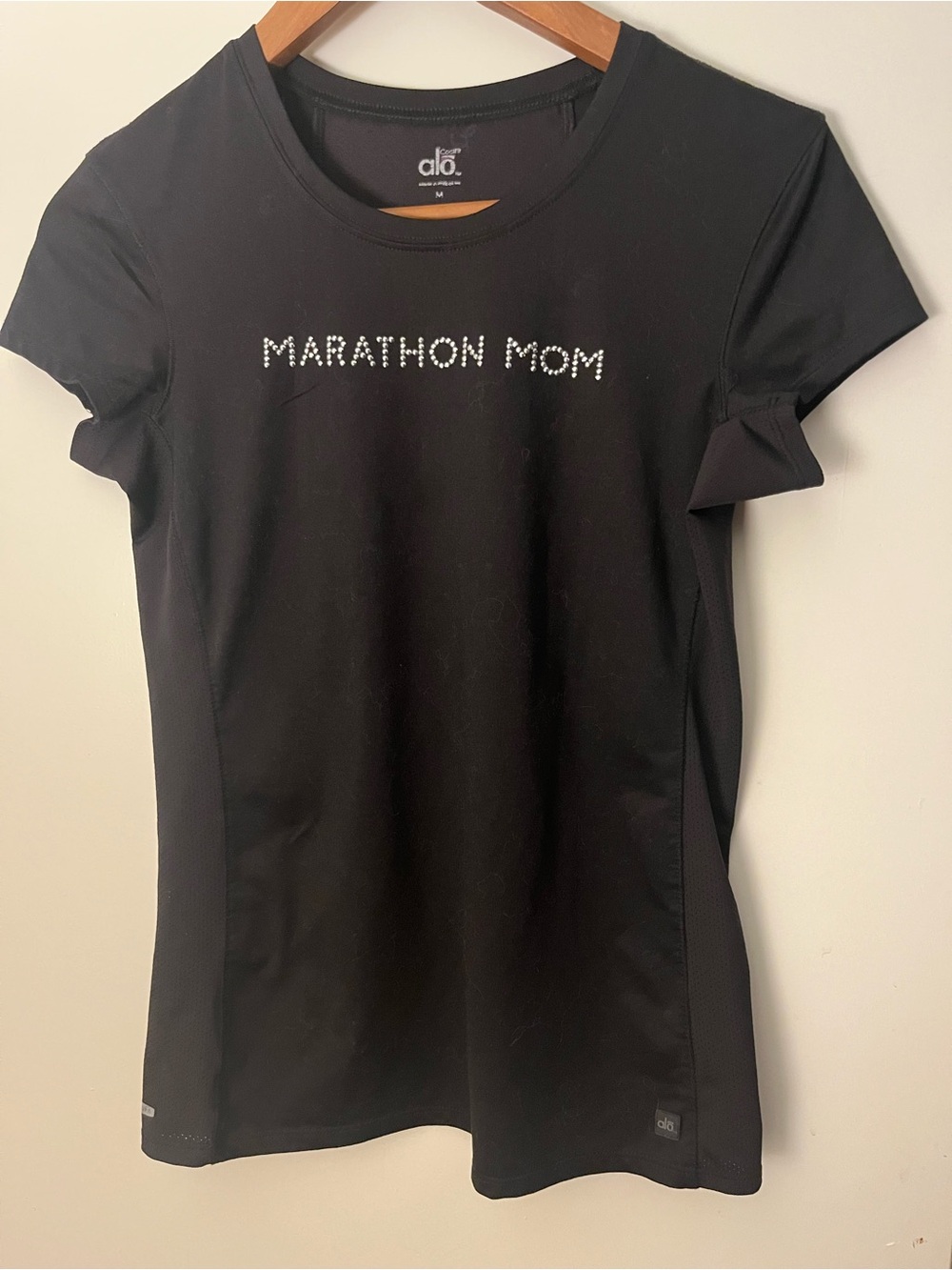 ALO Yoga Black Short Sleeve 'MARATHON MOM' Performance Tee